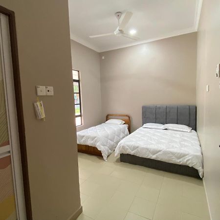 Sasuka Guesthouse Marang Exterior photo