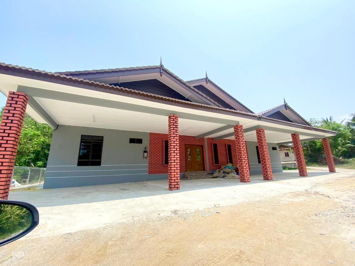 Sasuka Guesthouse Marang Exterior photo