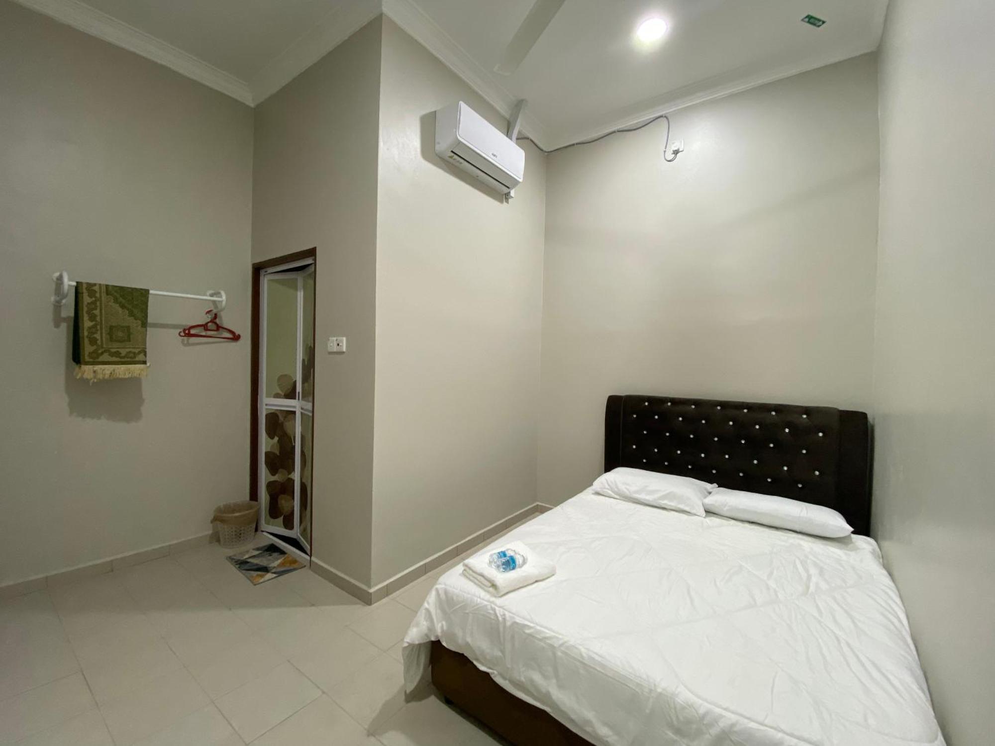 Sasuka Guesthouse Marang Exterior photo